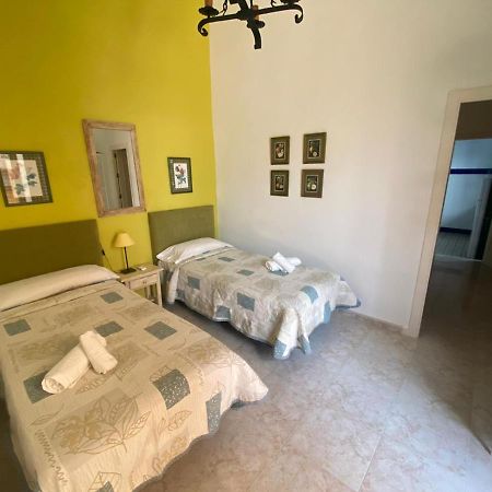 Apartamentos El Arco Conil De La Frontera Exterior photo