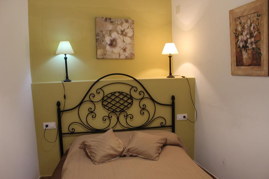 Apartamentos El Arco Conil De La Frontera Exterior photo
